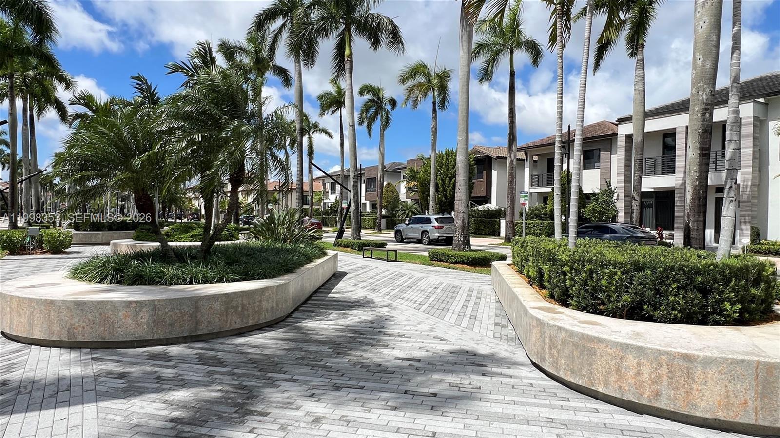 DOWNTOWN DORAL SOUTH PHAS - Residential