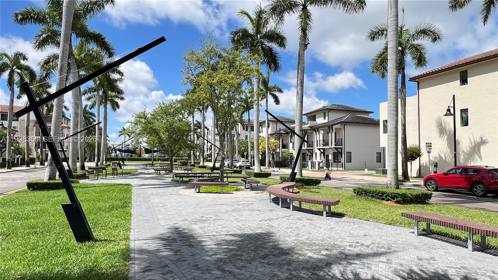DOWNTOWN DORAL SOUTH PHAS - Residential