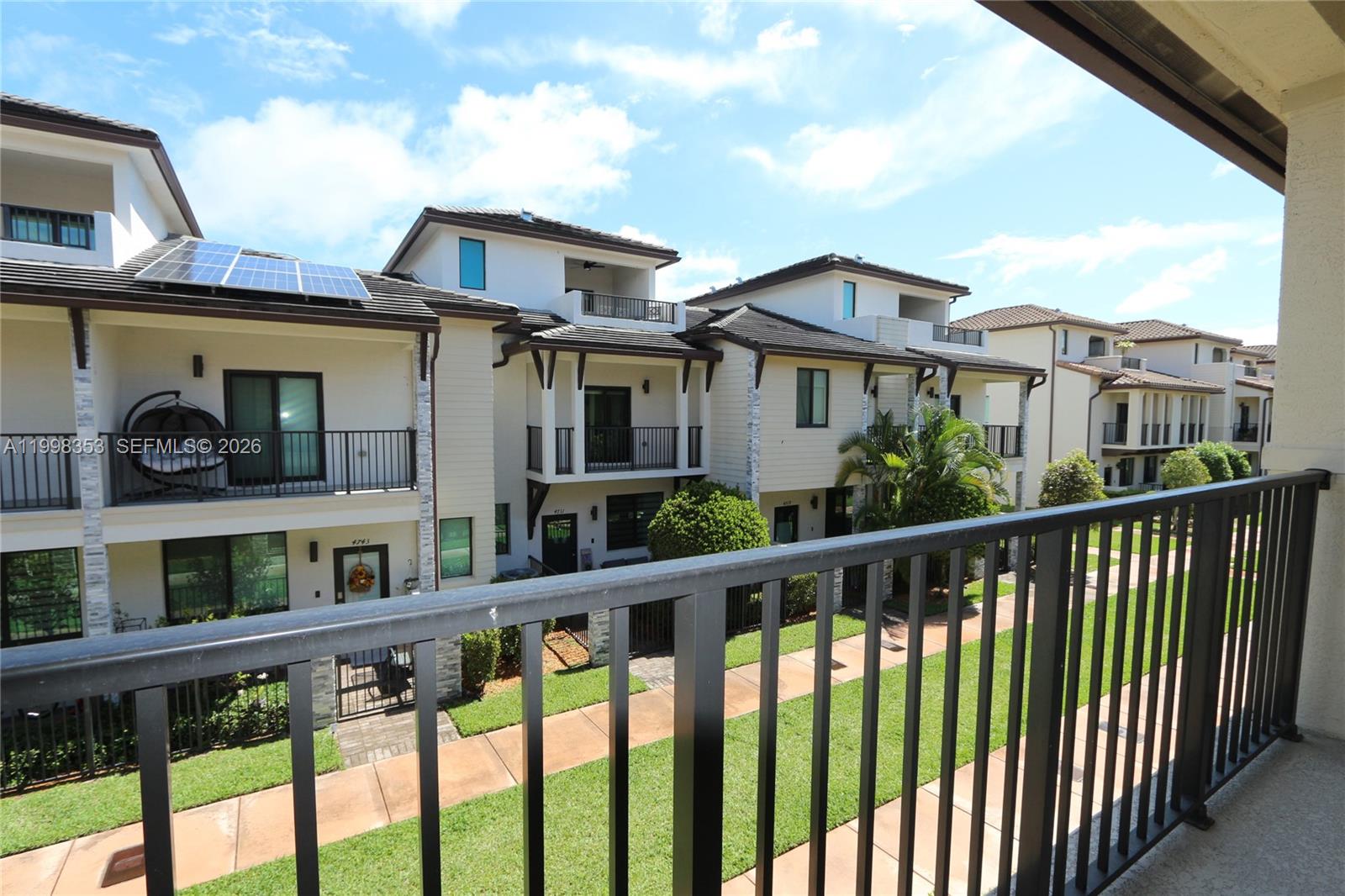 DOWNTOWN DORAL SOUTH PHAS - Residential