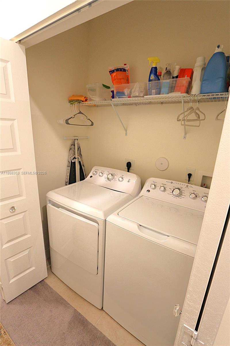 DOWNTOWN DORAL SOUTH PHAS - Residential