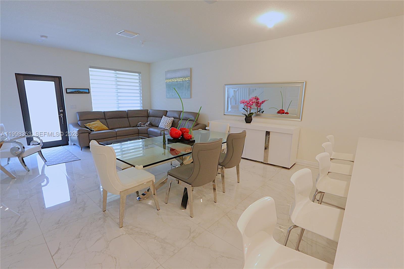 DOWNTOWN DORAL SOUTH PHAS - Residential