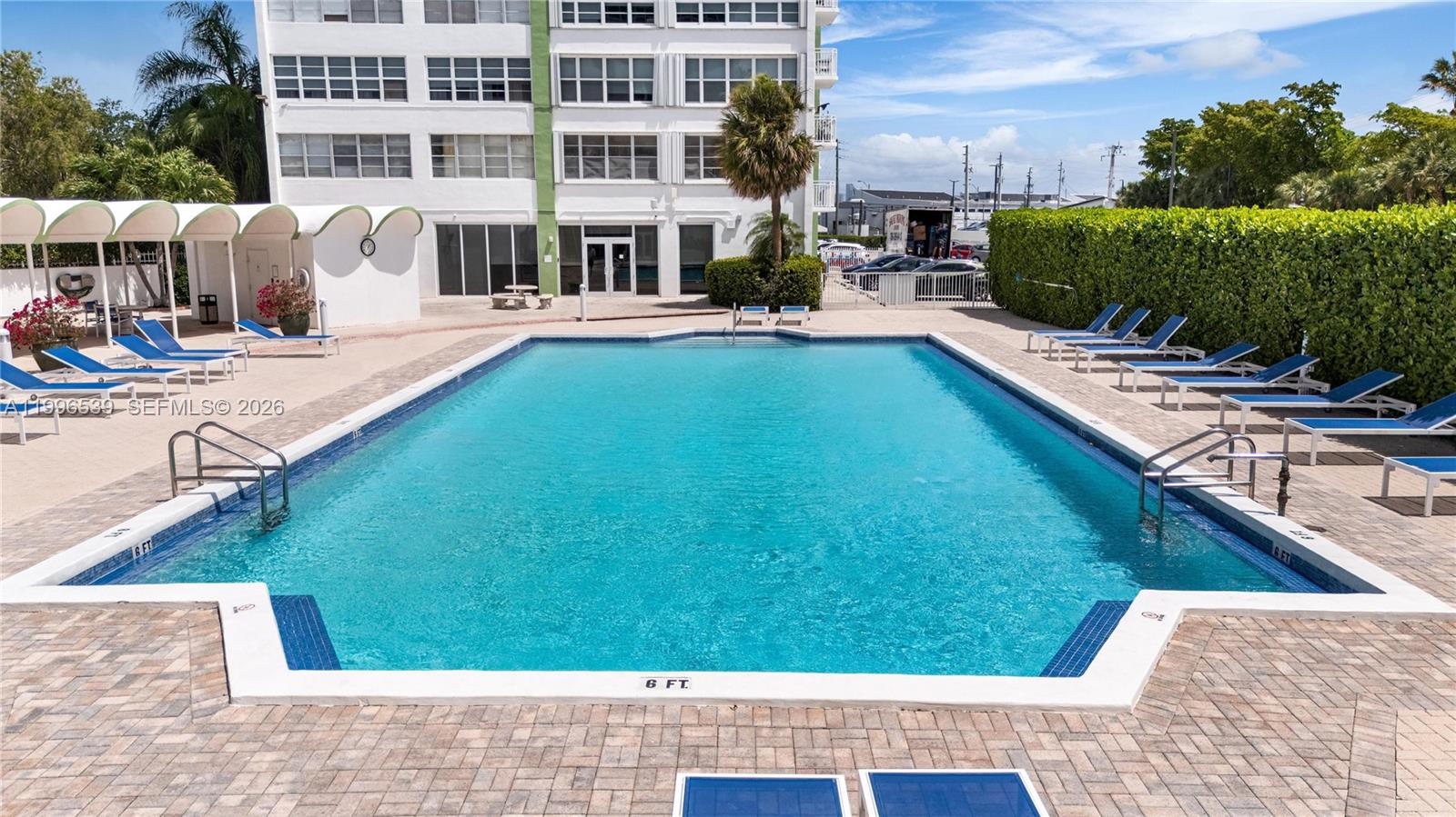 BAYVIEW TOWERS CONDO SOUT - Residential