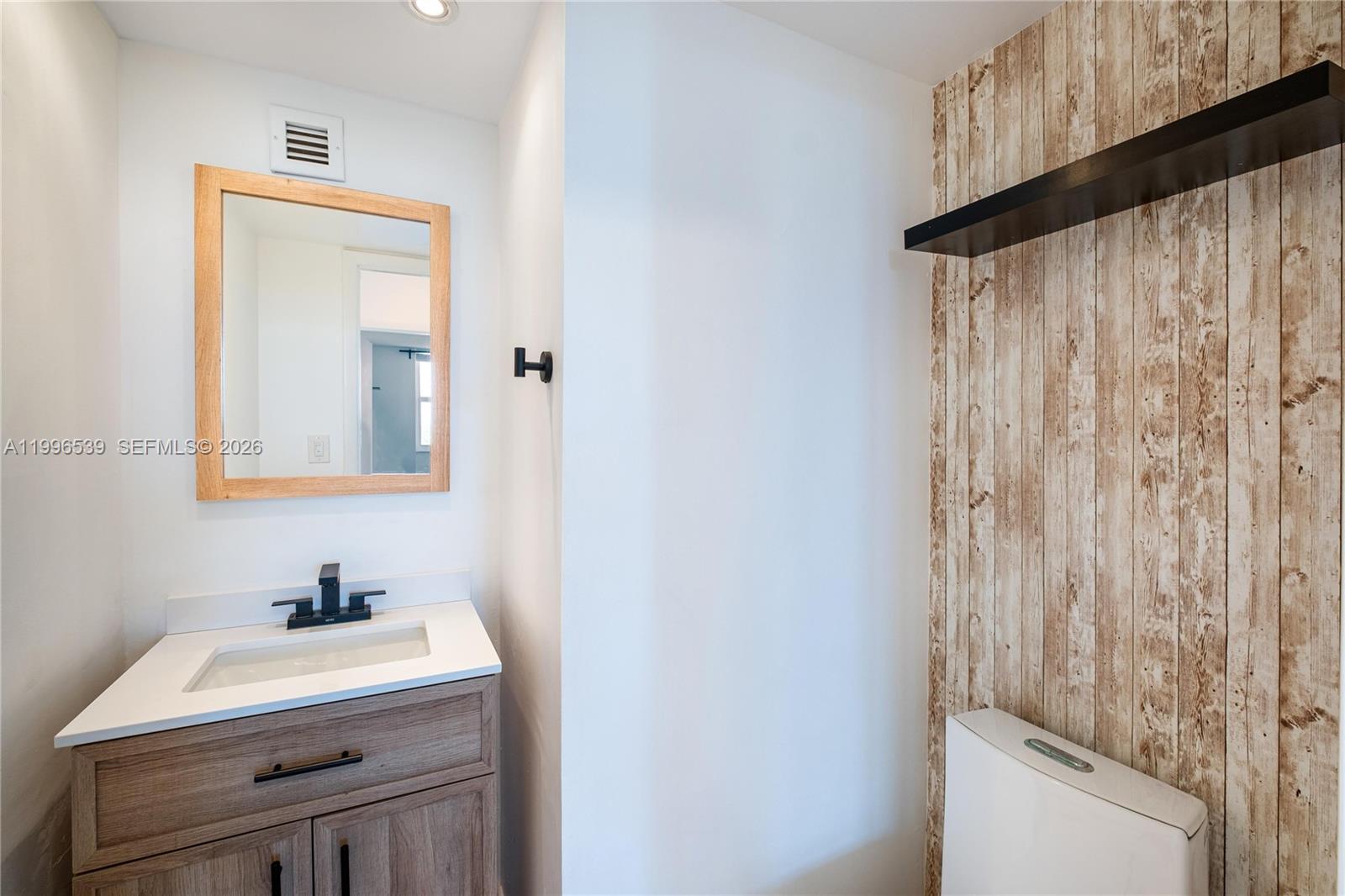 BAYVIEW TOWERS CONDO SOUT - Residential