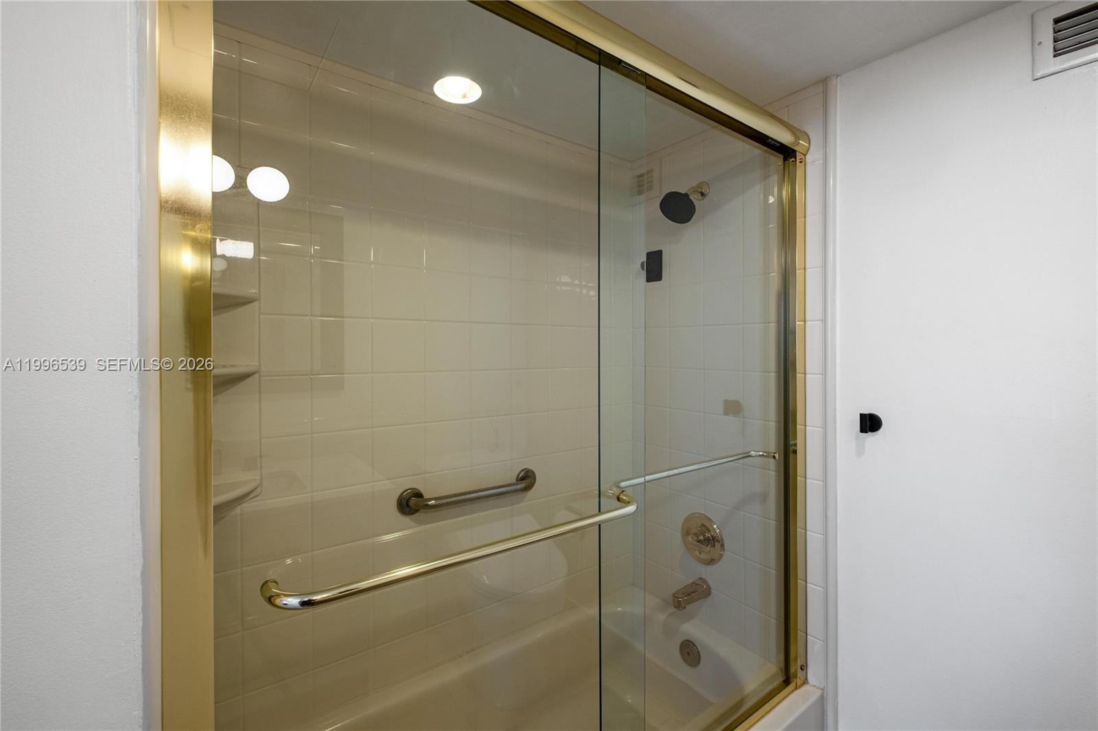 BAYVIEW TOWERS CONDO SOUT - Residential