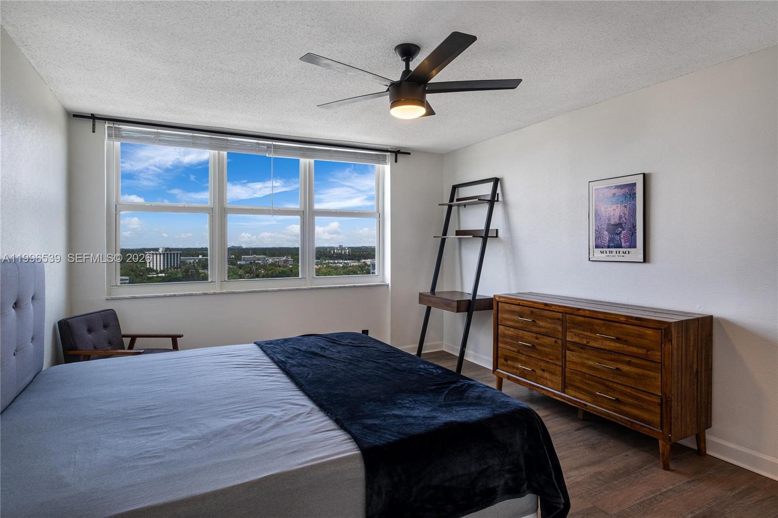 BAYVIEW TOWERS CONDO SOUT - Residential