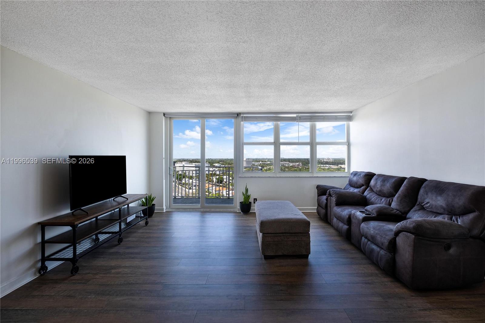 BAYVIEW TOWERS CONDO SOUT - Residential