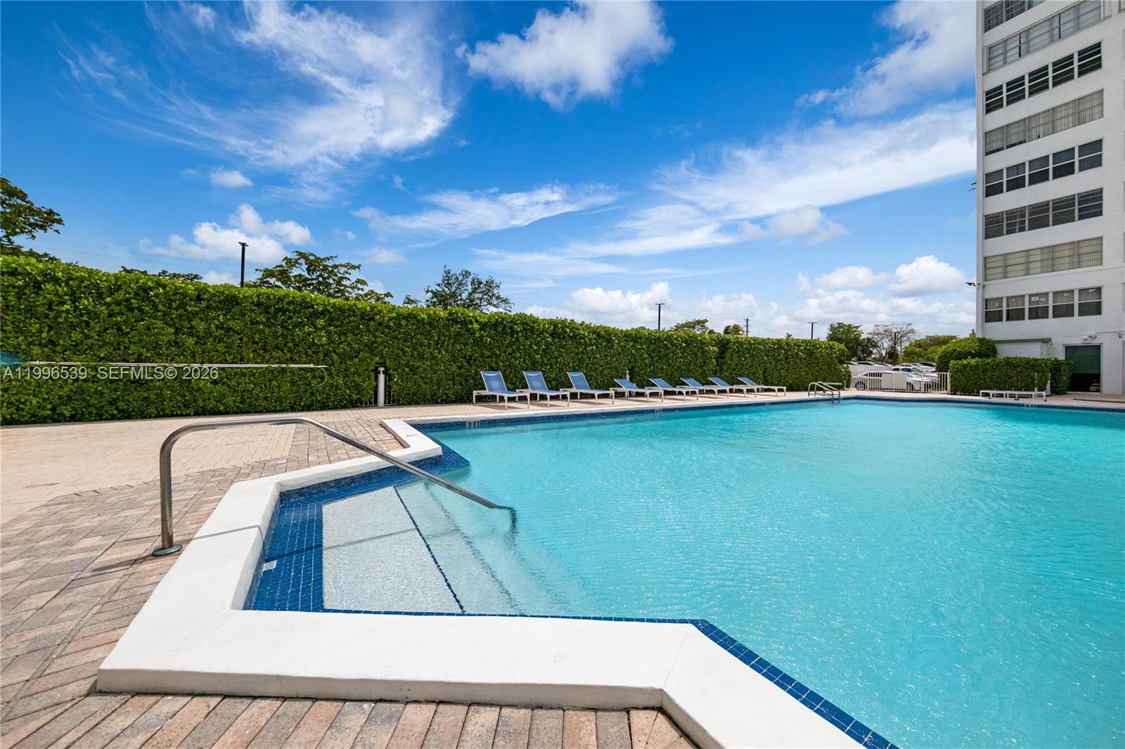 BAYVIEW TOWERS CONDO SOUT - Residential