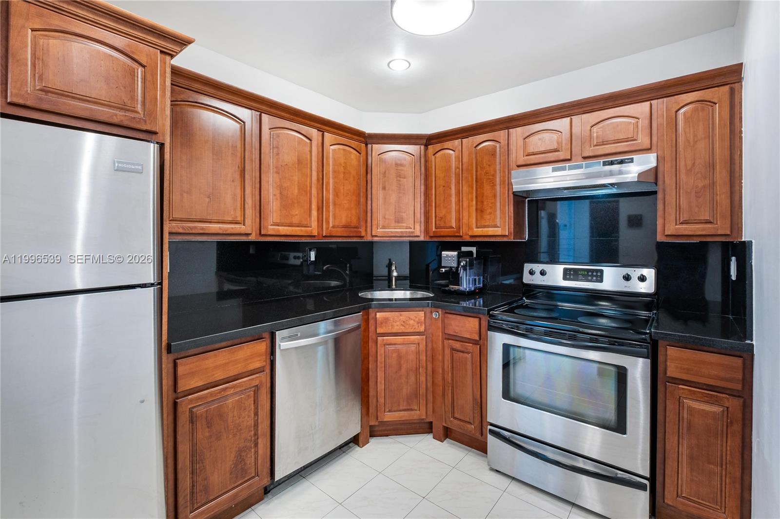 BAYVIEW TOWERS CONDO SOUT - Residential