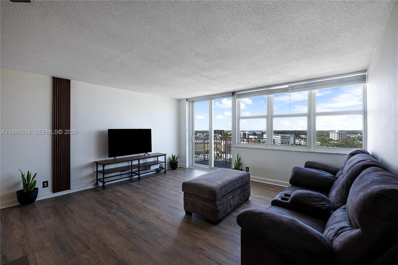 BAYVIEW TOWERS CONDO SOUT - Residential