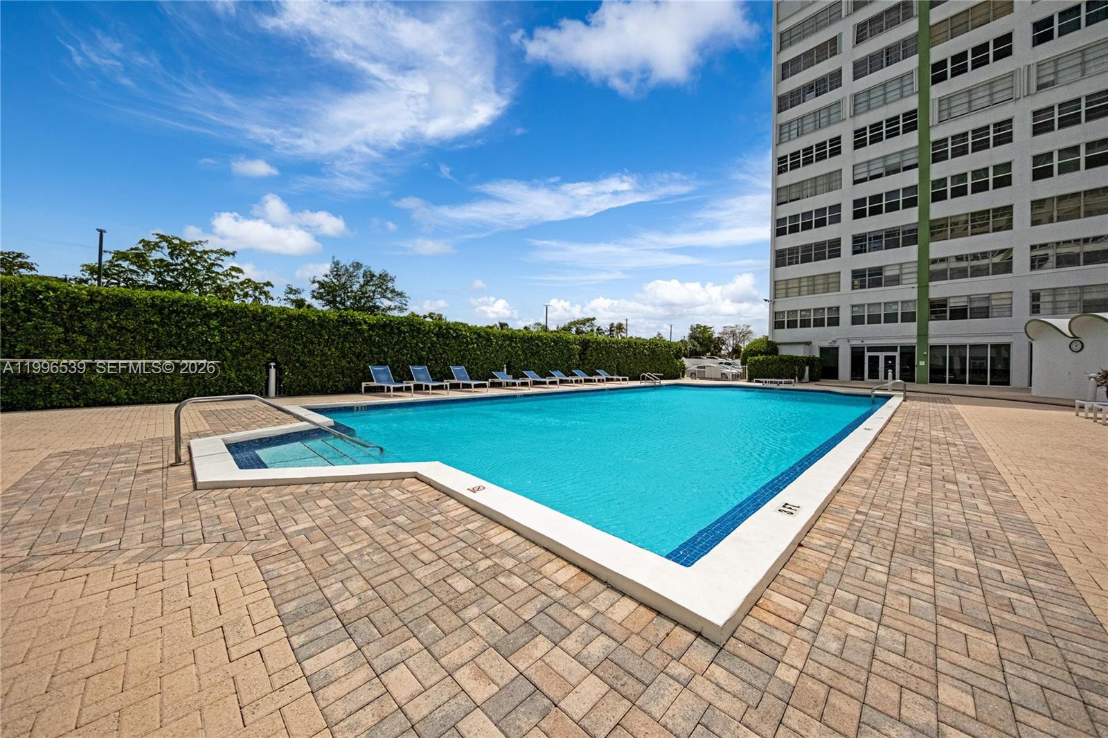 BAYVIEW TOWERS CONDO SOUT - Residential