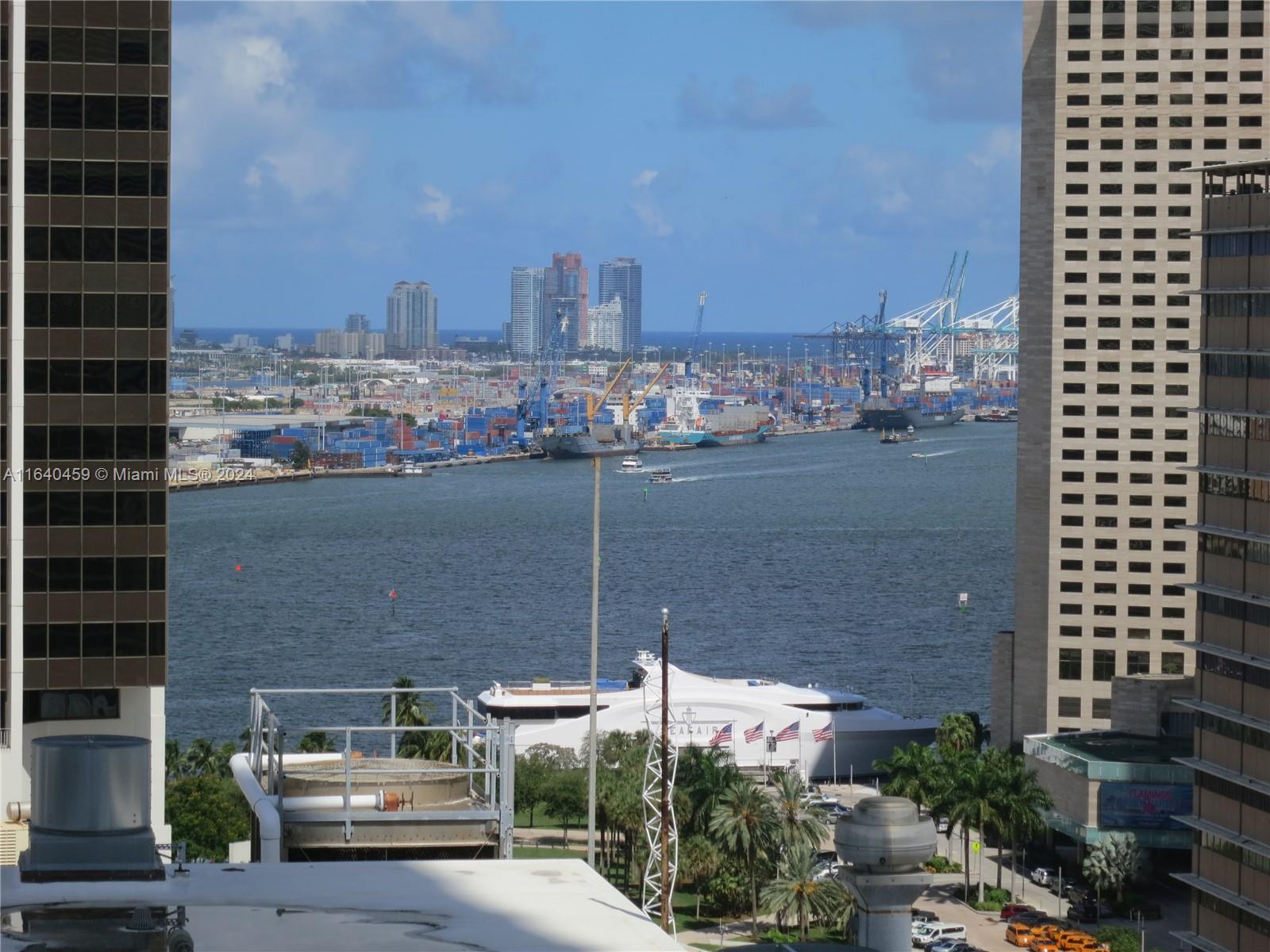 Centro Condo - Residential