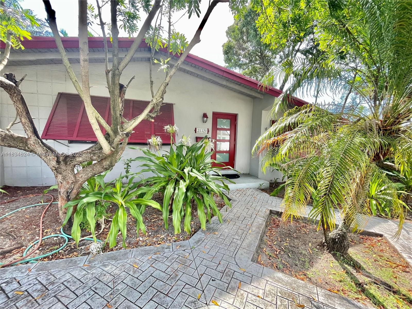 21321 NE 25th Ct, Miami, FL, 33180/$1,085,000 1 21321 NE 25th Ct
