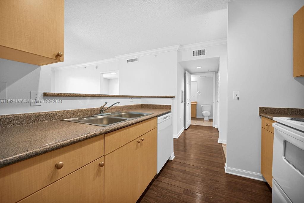 REGENT PARK CONDO - Residential