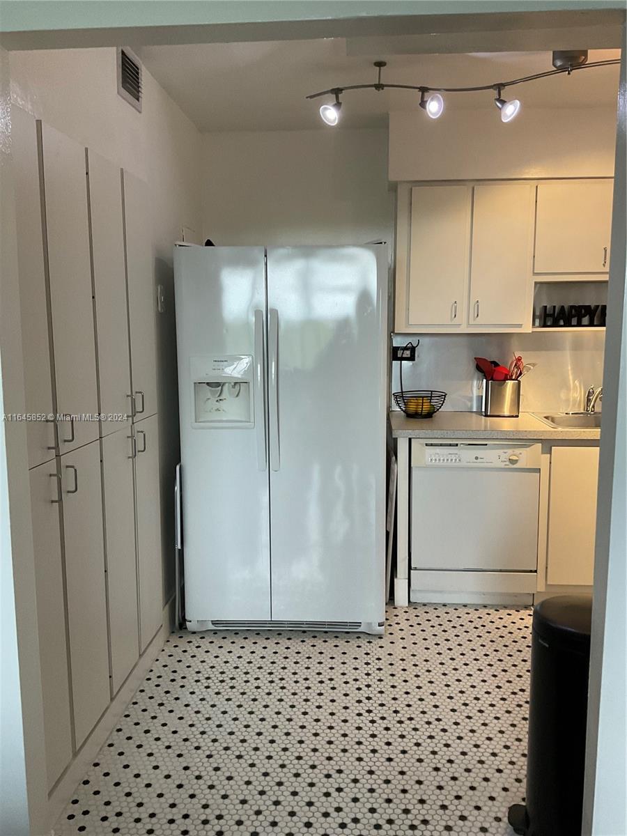 MARK I CONDO - Residential