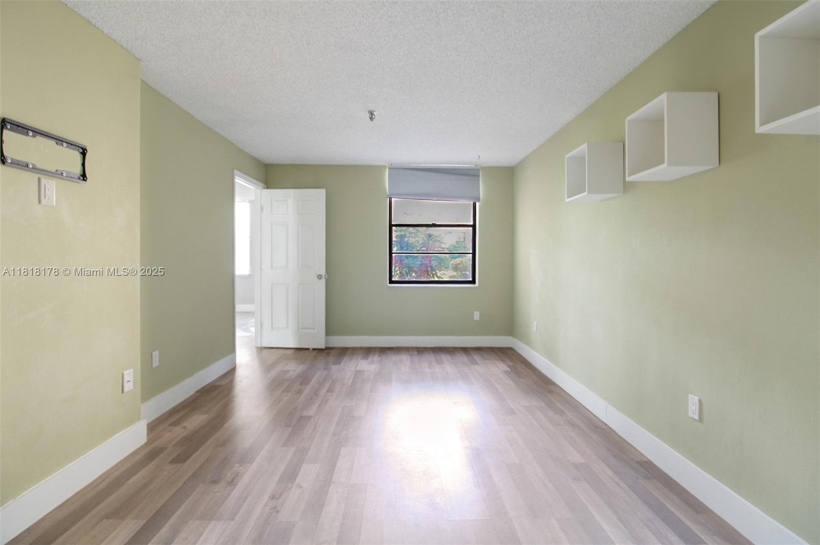COCO WOOD CONDO - Residential