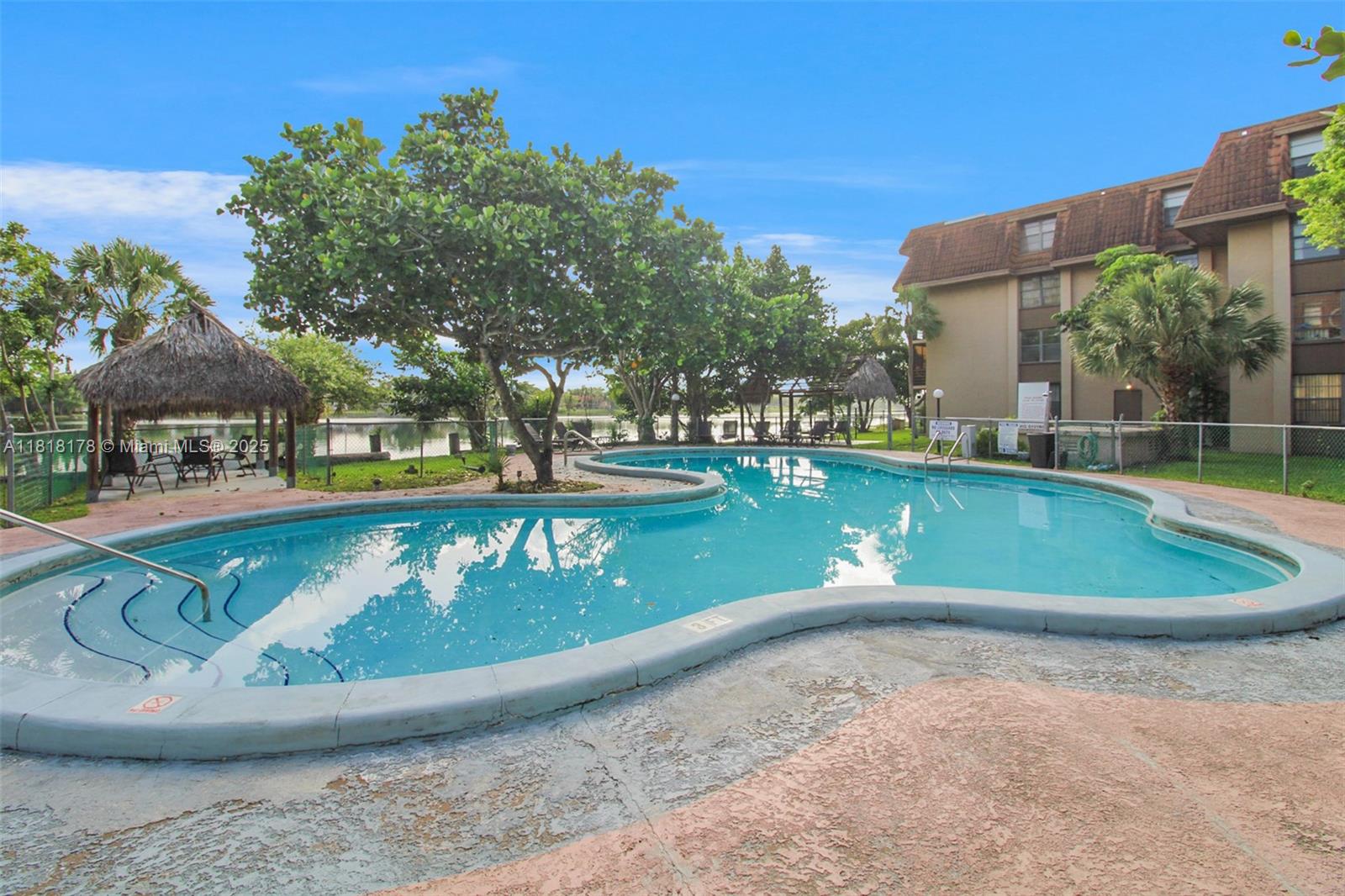 COCO WOOD CONDO - Residential
