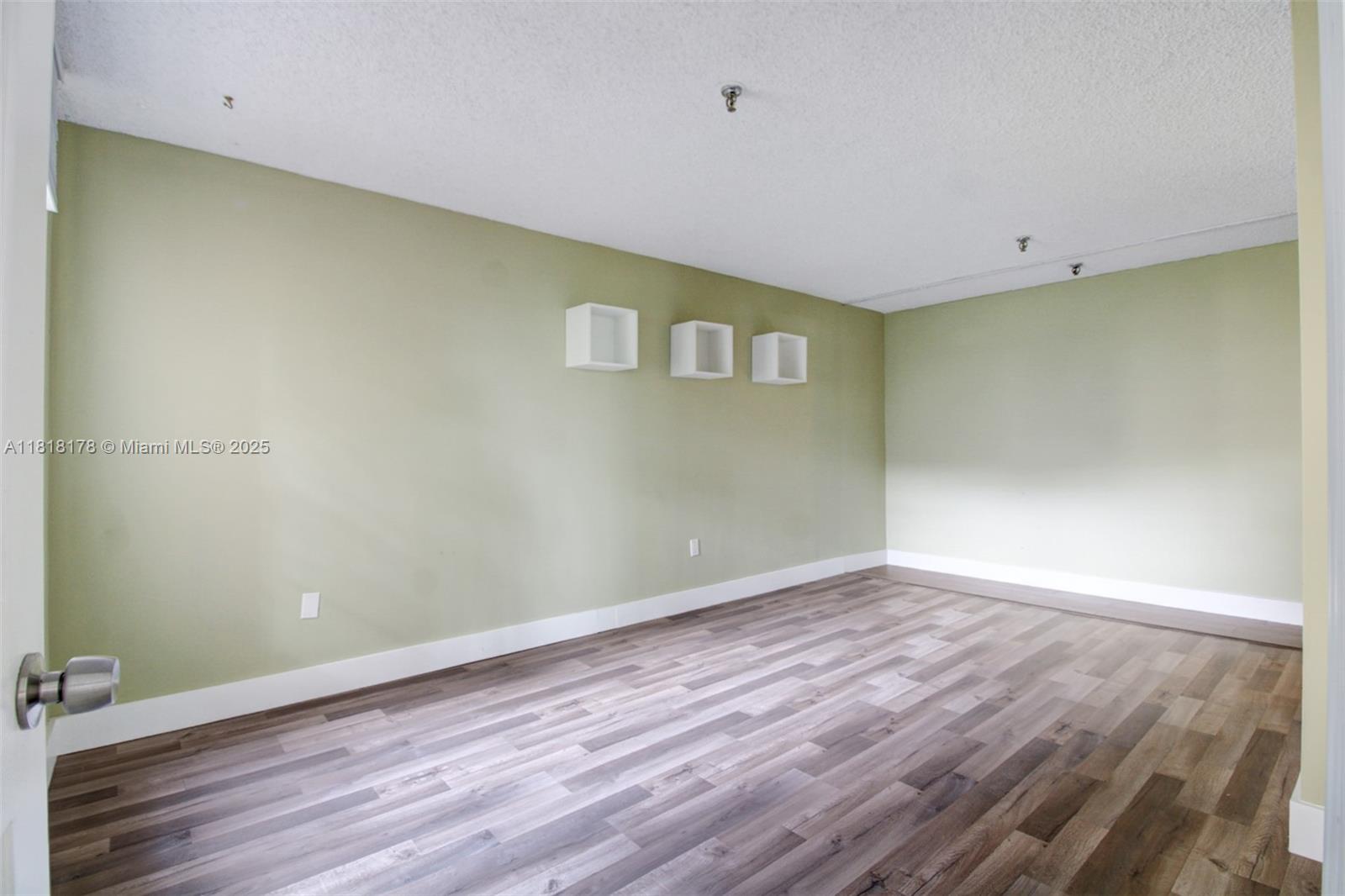 COCO WOOD CONDO - Residential