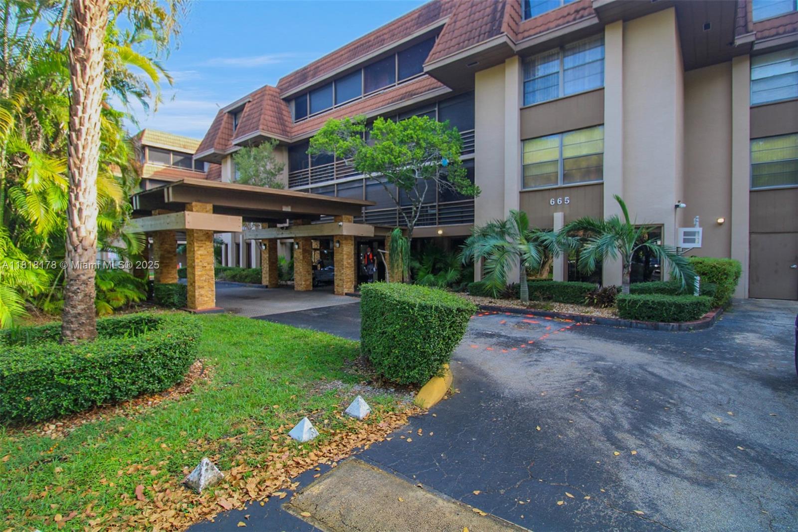 COCO WOOD CONDO - Residential
