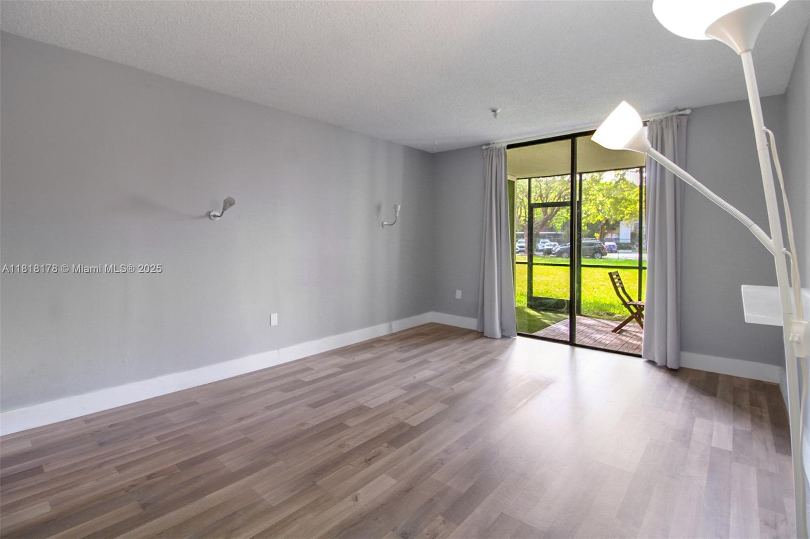 COCO WOOD CONDO - Residential