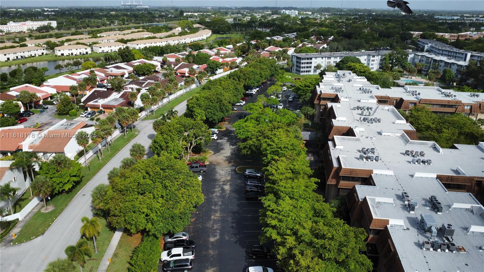 COCO WOOD CONDO - Residential