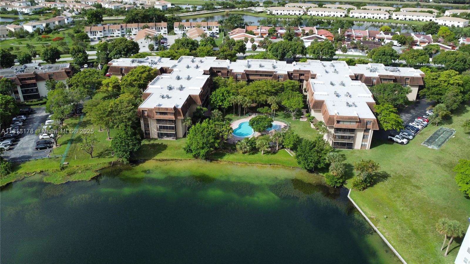 COCO WOOD CONDO - Residential