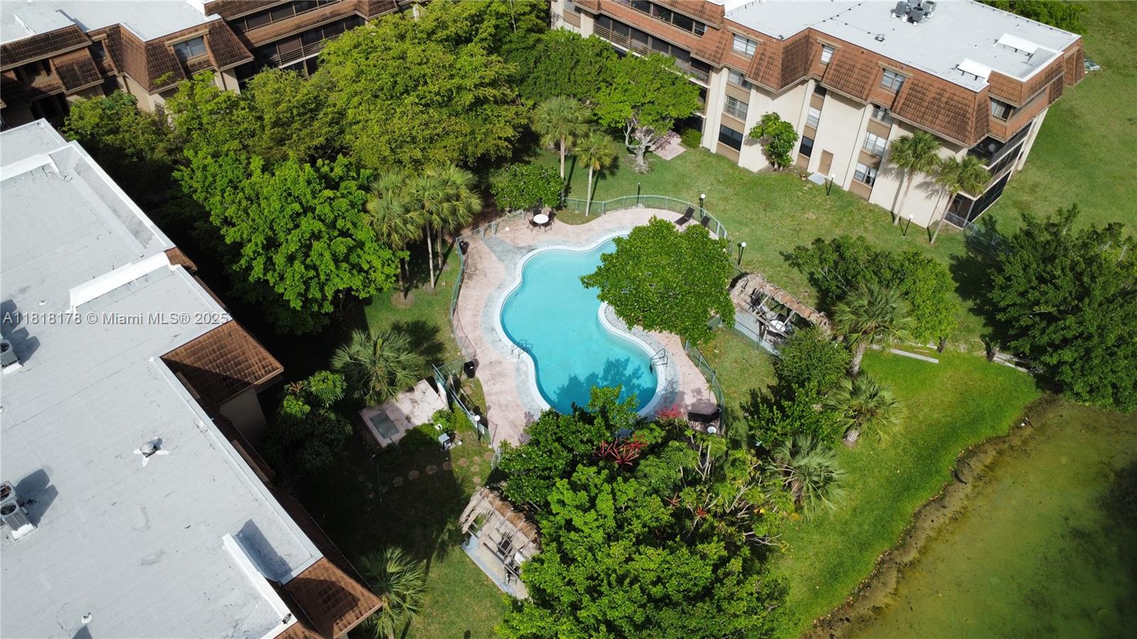 COCO WOOD CONDO - Residential