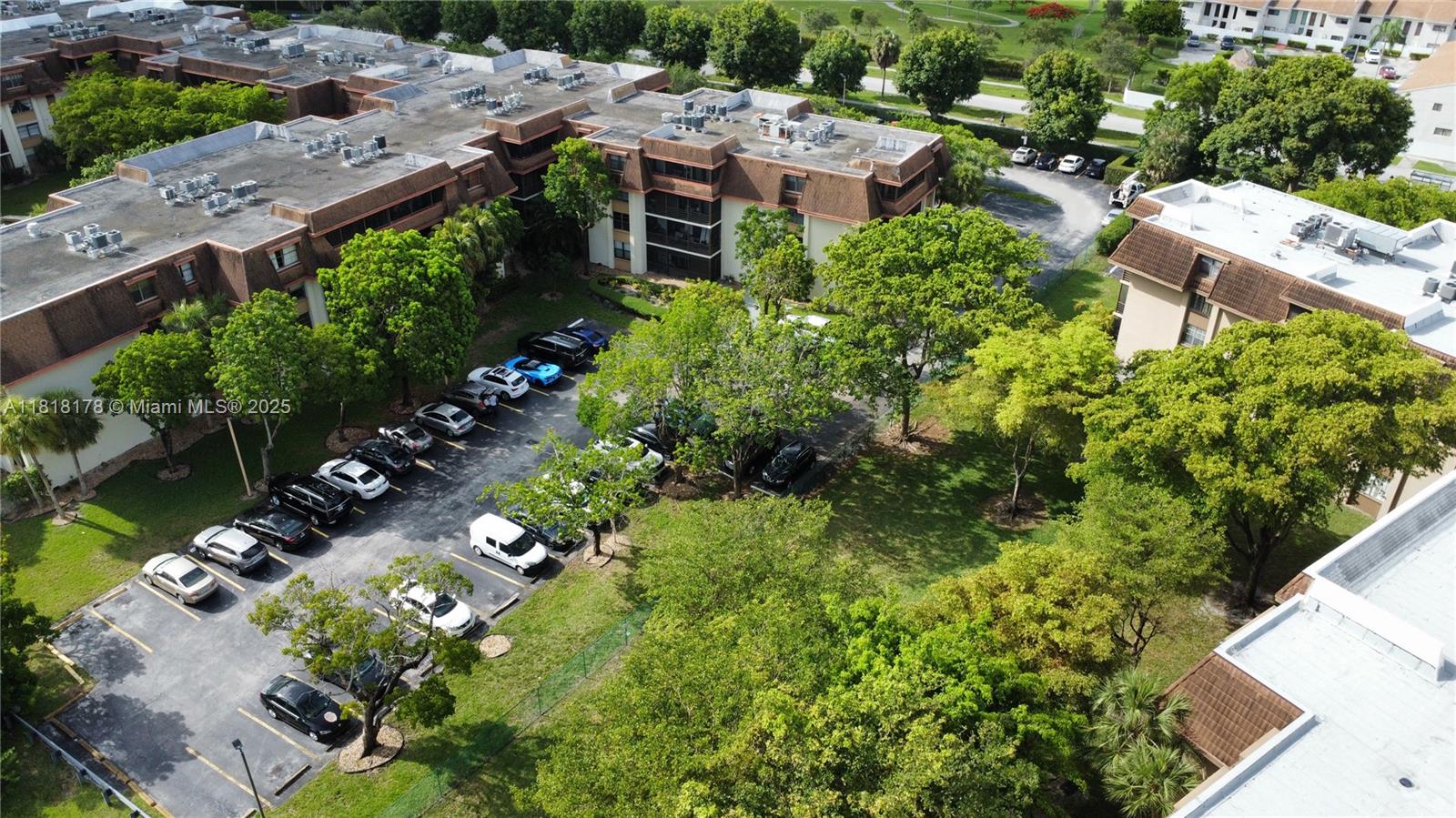 COCO WOOD CONDO - Residential