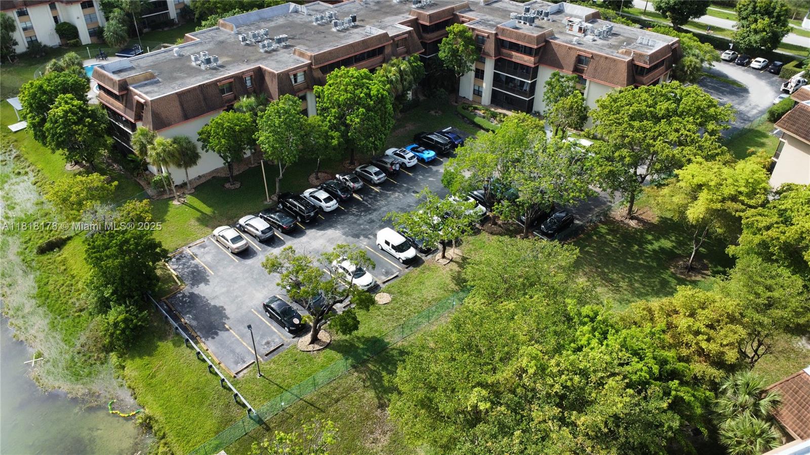 COCO WOOD CONDO - Residential