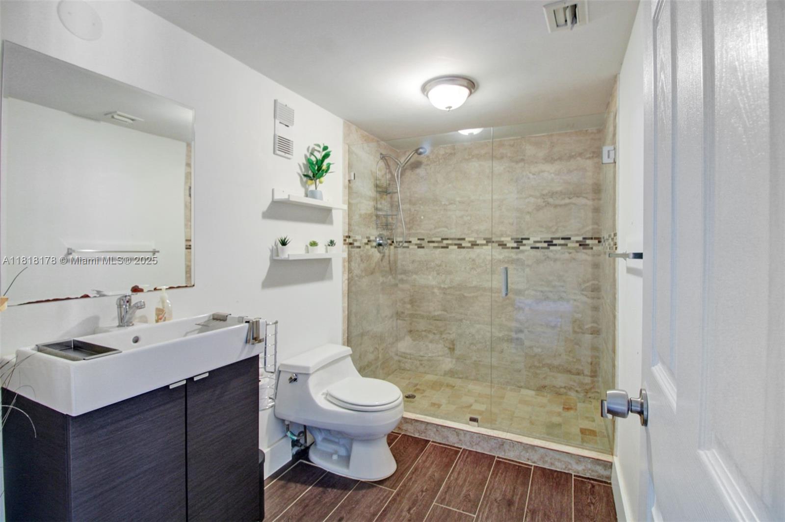 COCO WOOD CONDO - Residential