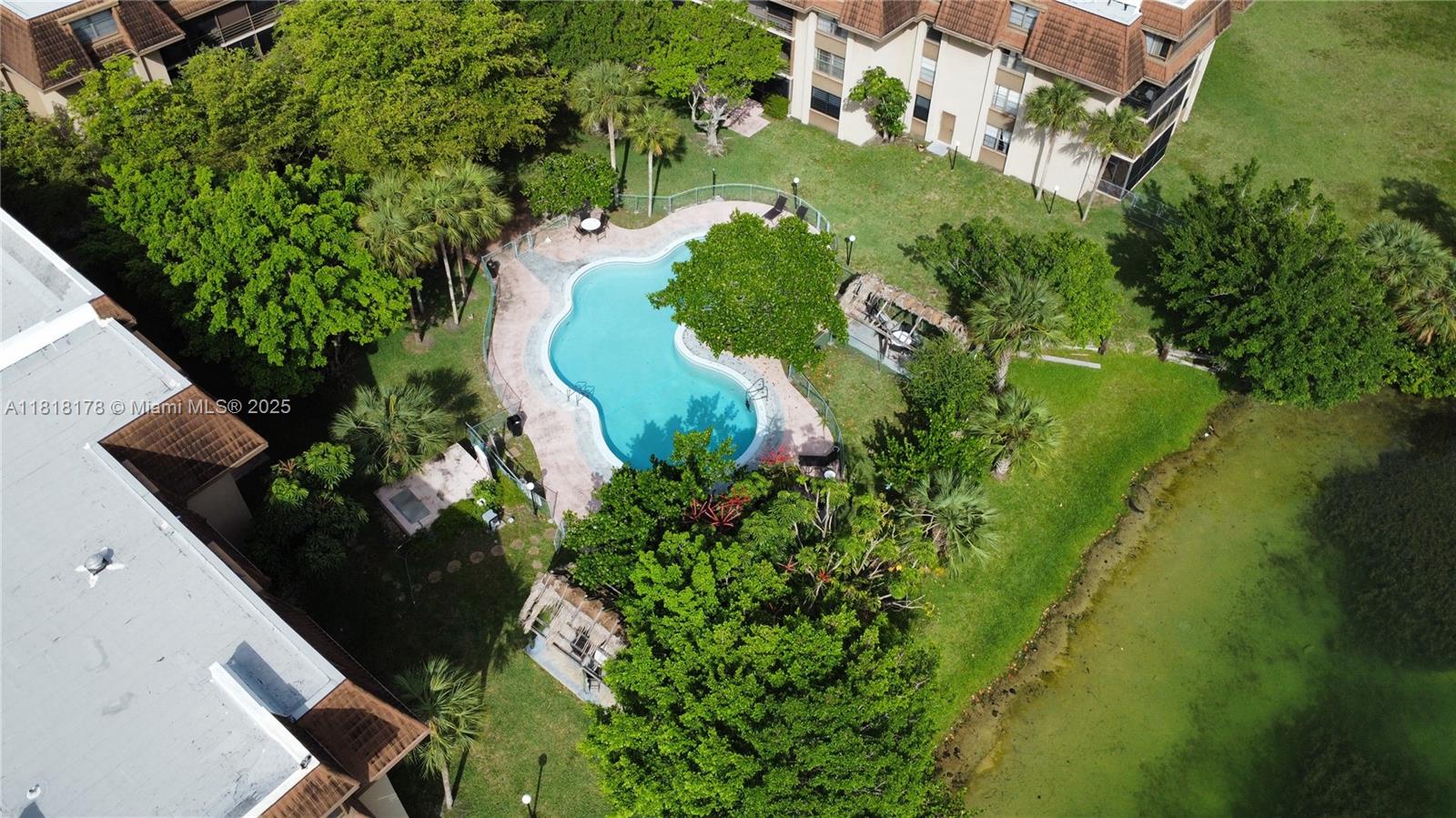 COCO WOOD CONDO - Residential