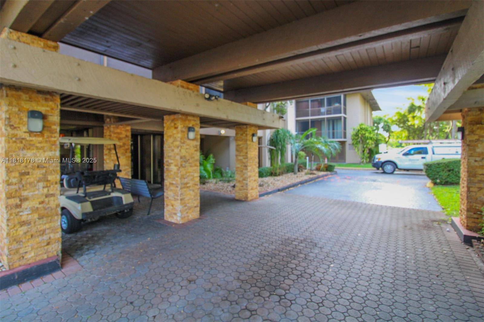 COCO WOOD CONDO - Residential