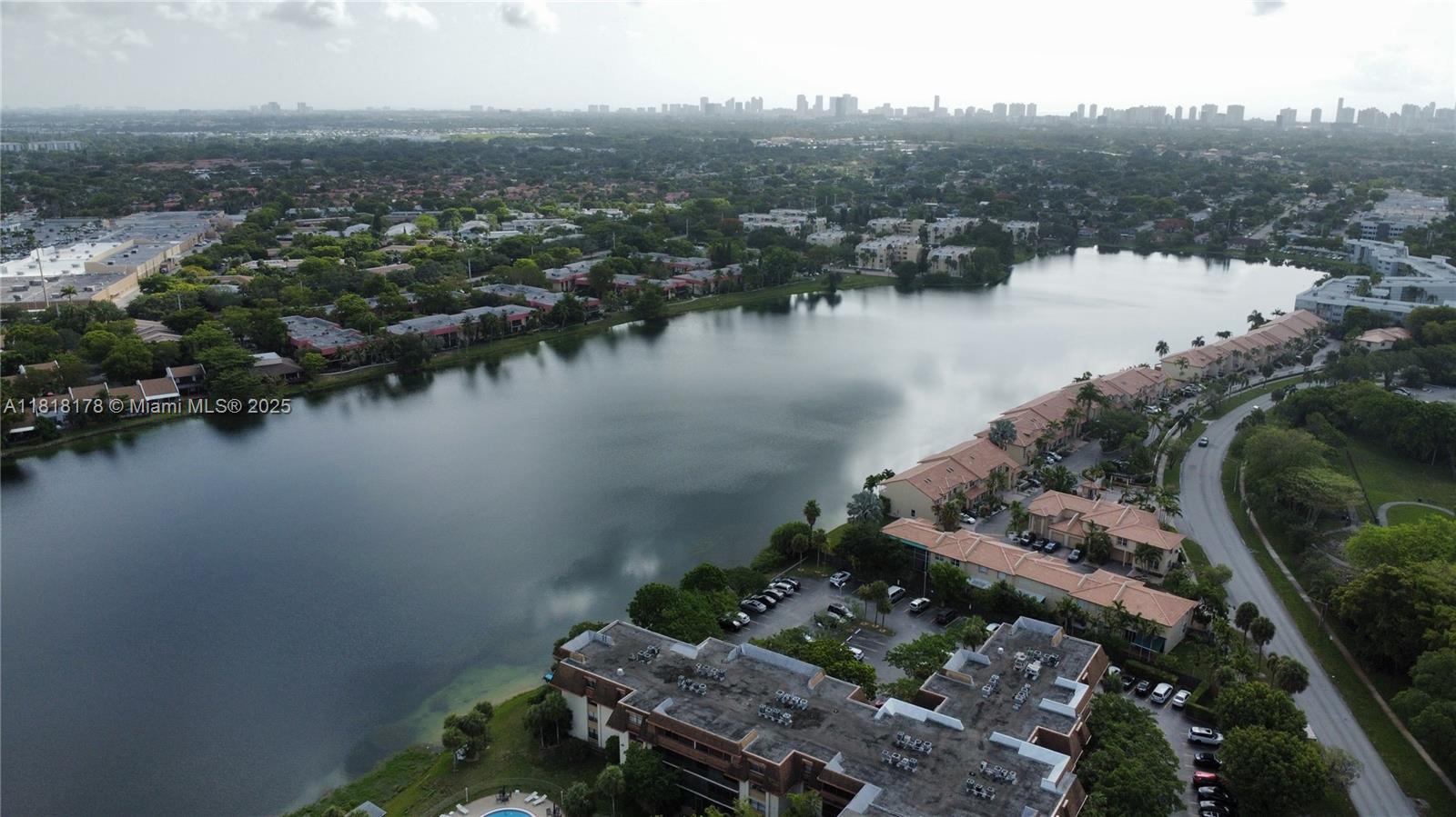 COCO WOOD CONDO - Residential