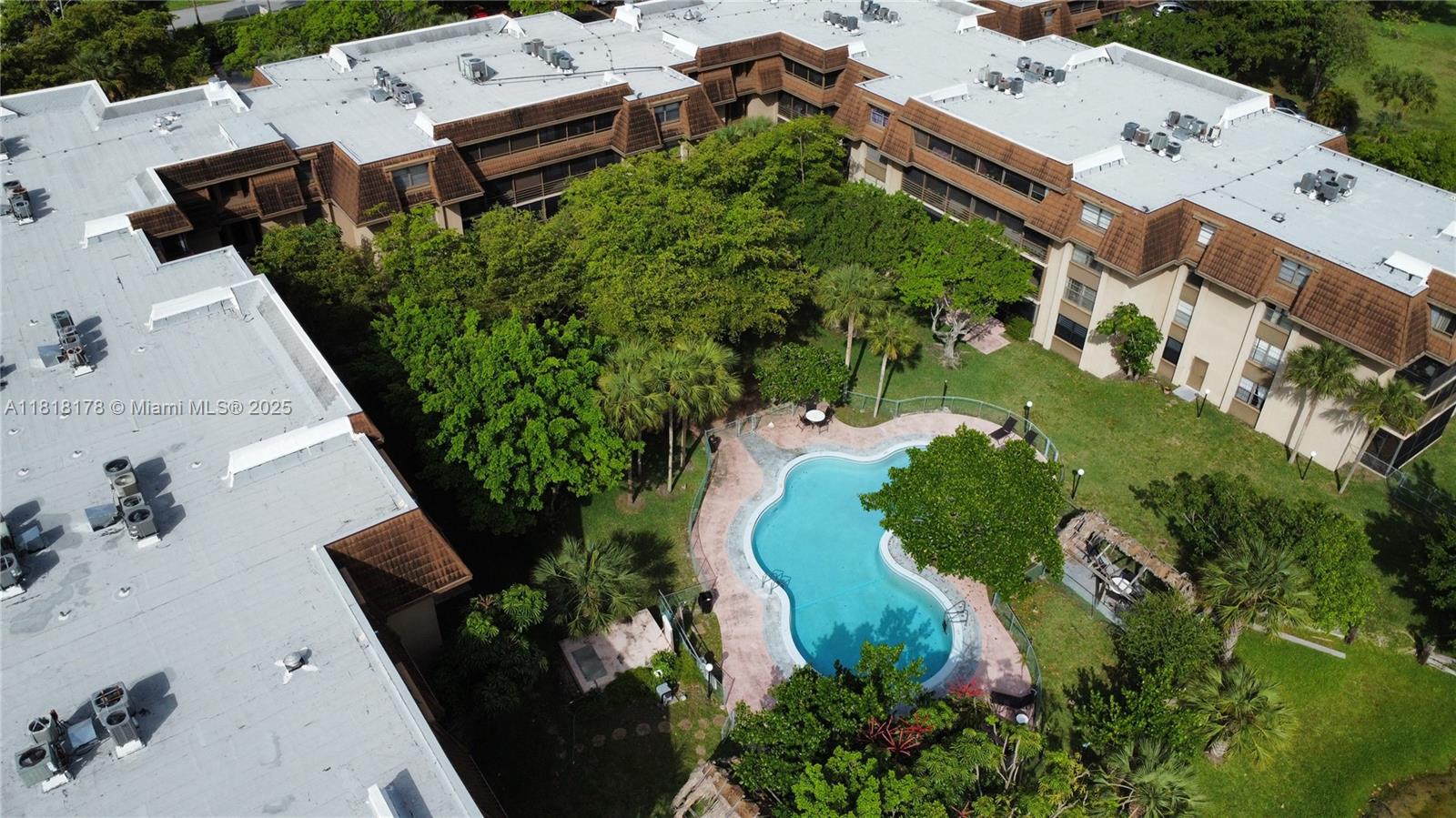 COCO WOOD CONDO - Residential