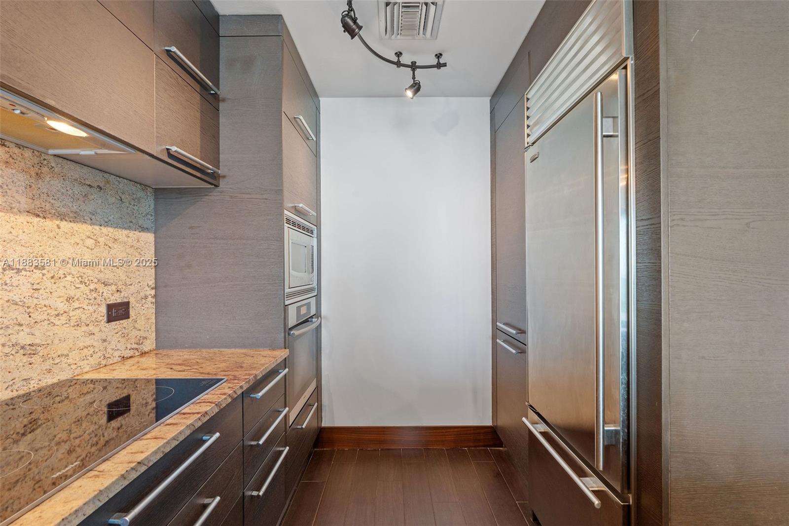 900 BISCAYNE BAY CONDO - Residential