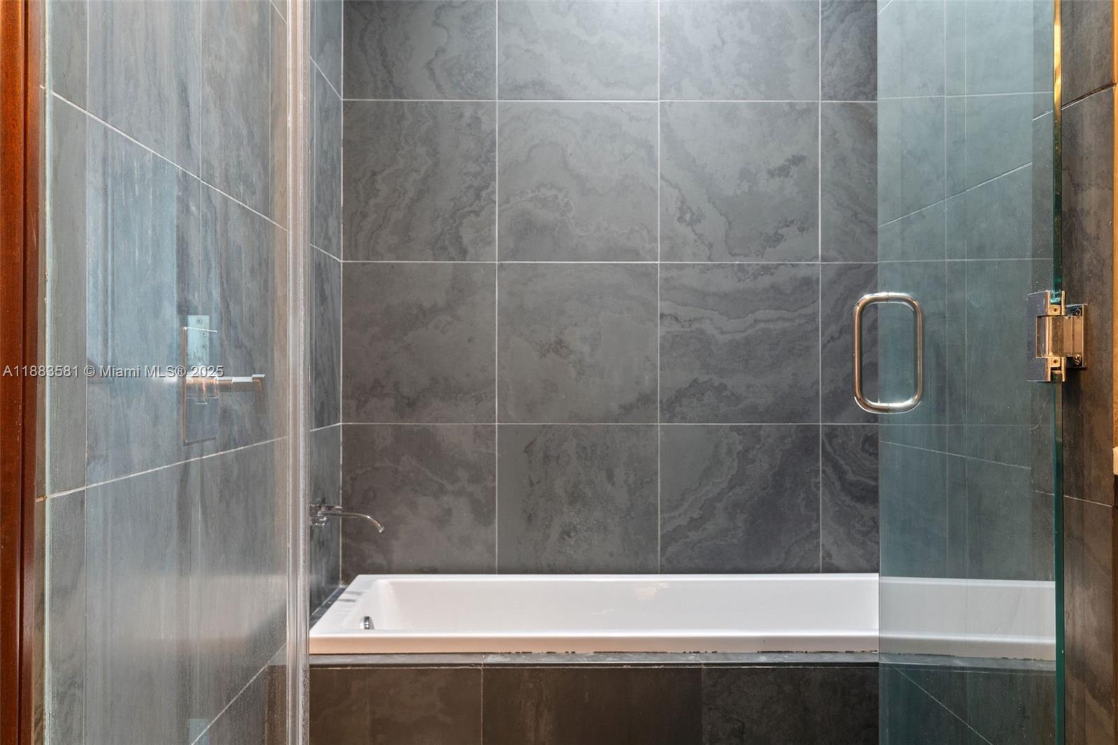 900 BISCAYNE BAY CONDO - Residential