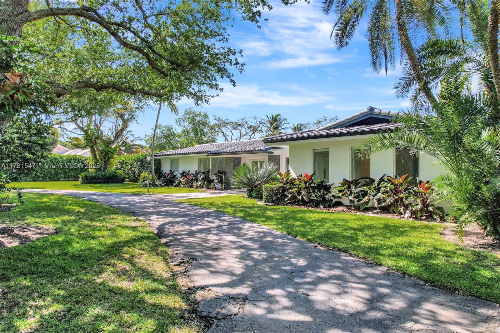 Rental Property at 6430 Sw 126th St Rd, Pinecrest, Miami-Dade County, Florida - Bedrooms: 4 
Bathrooms: 3  - $11,000 MO.
