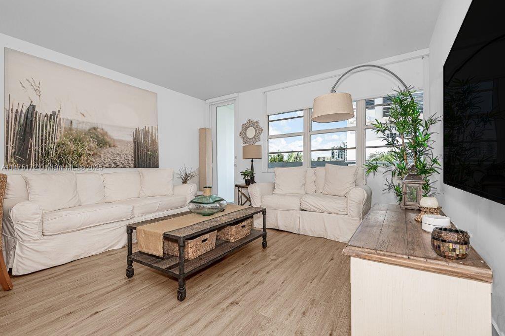 THE DECOPLAGE CONDO - Residential Lease