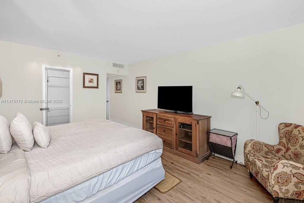 THE DECOPLAGE CONDO - Residential Lease