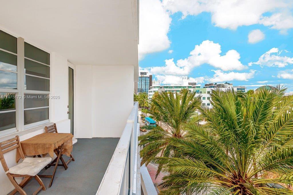 THE DECOPLAGE CONDO - Residential Lease
