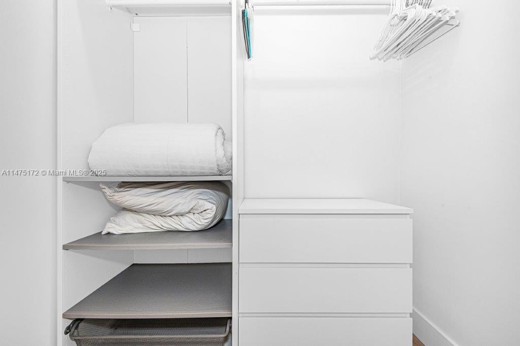 THE DECOPLAGE CONDO - Residential Lease