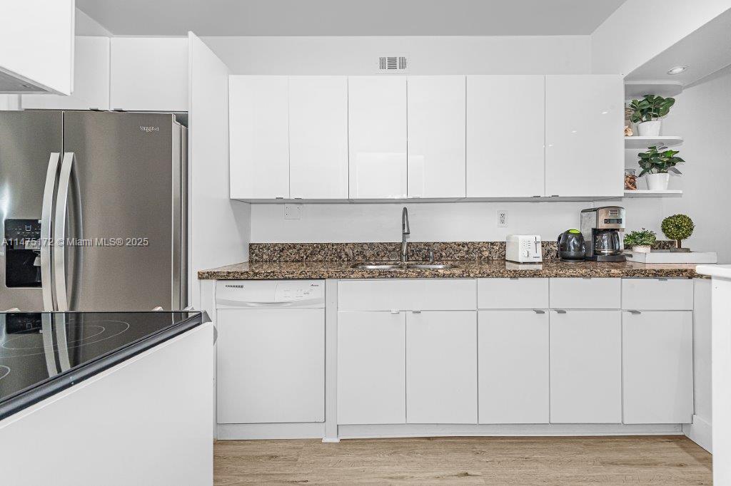 THE DECOPLAGE CONDO - Residential Lease