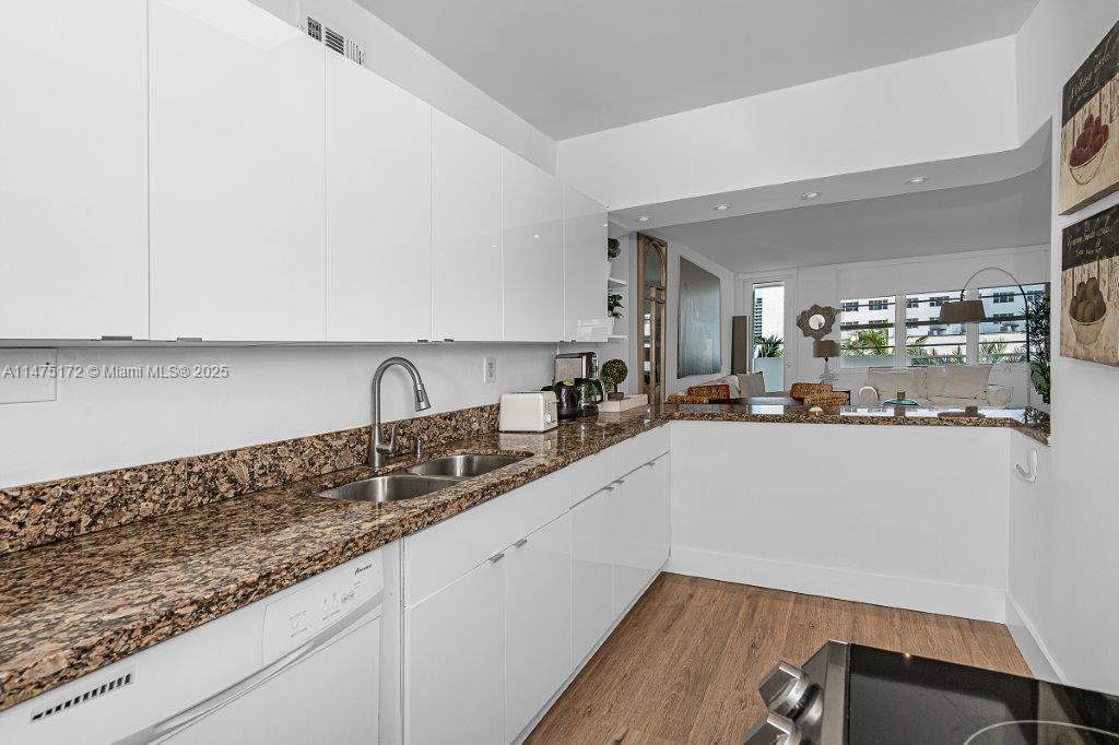 THE DECOPLAGE CONDO - Residential Lease