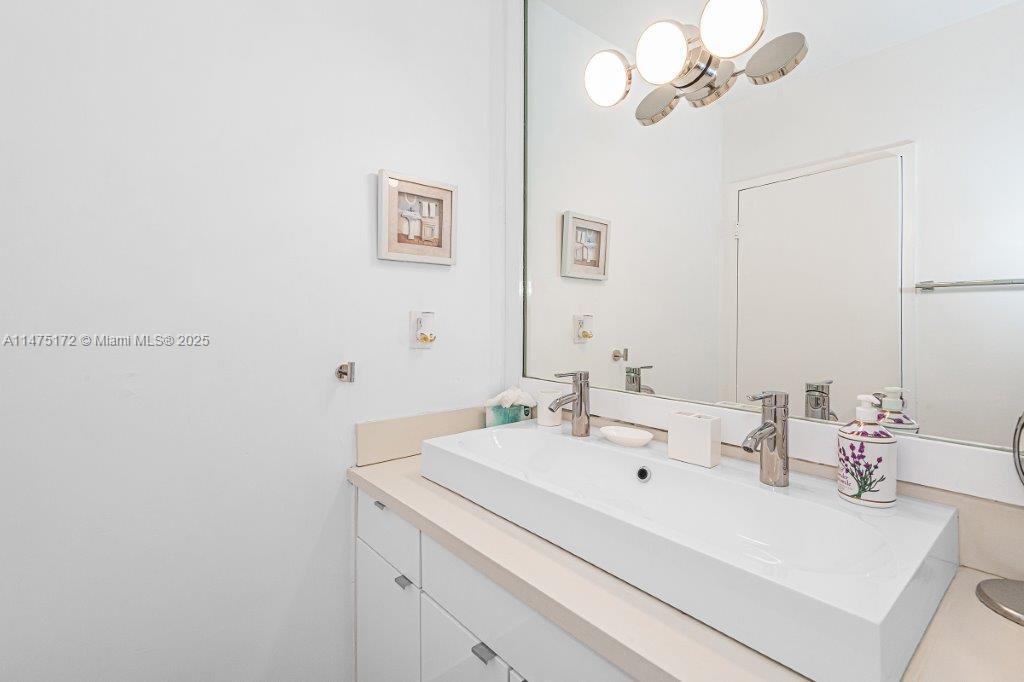 THE DECOPLAGE CONDO - Residential Lease