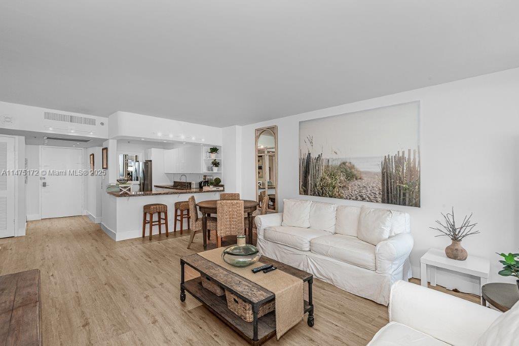 THE DECOPLAGE CONDO - Residential Lease