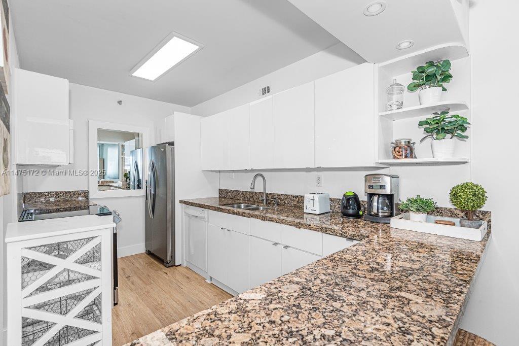 THE DECOPLAGE CONDO - Residential Lease