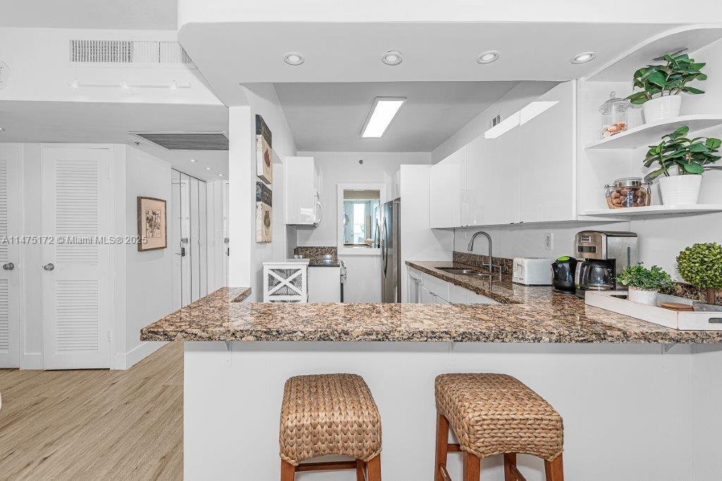 THE DECOPLAGE CONDO - Residential Lease