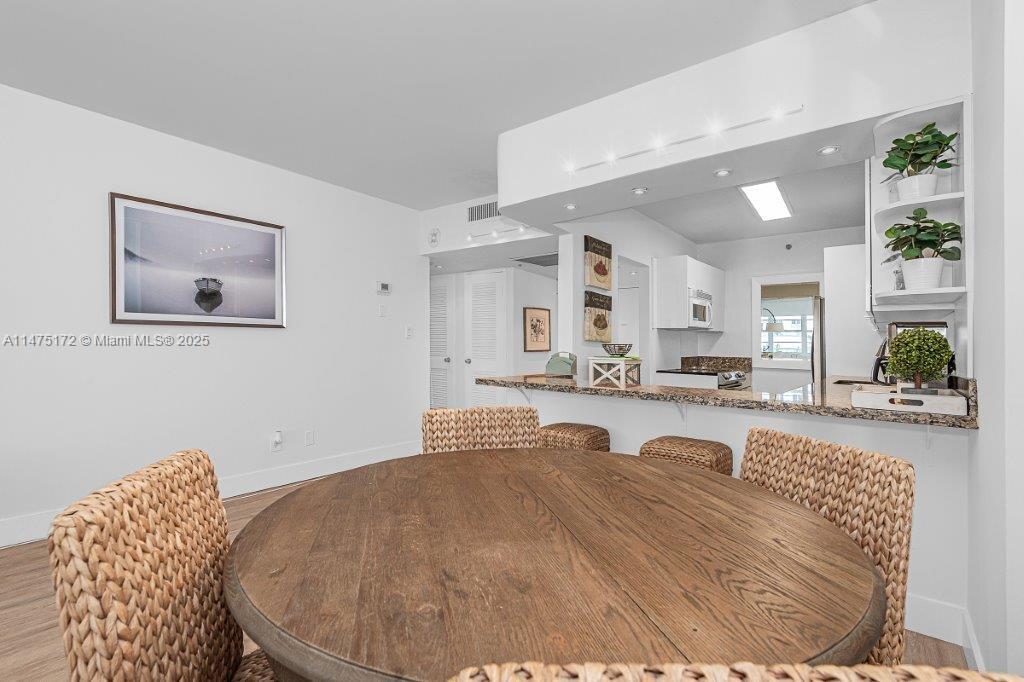 THE DECOPLAGE CONDO - Residential Lease