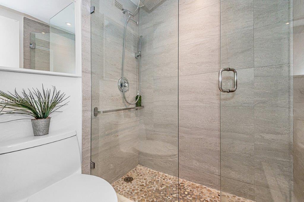 THE DECOPLAGE CONDO - Residential Lease