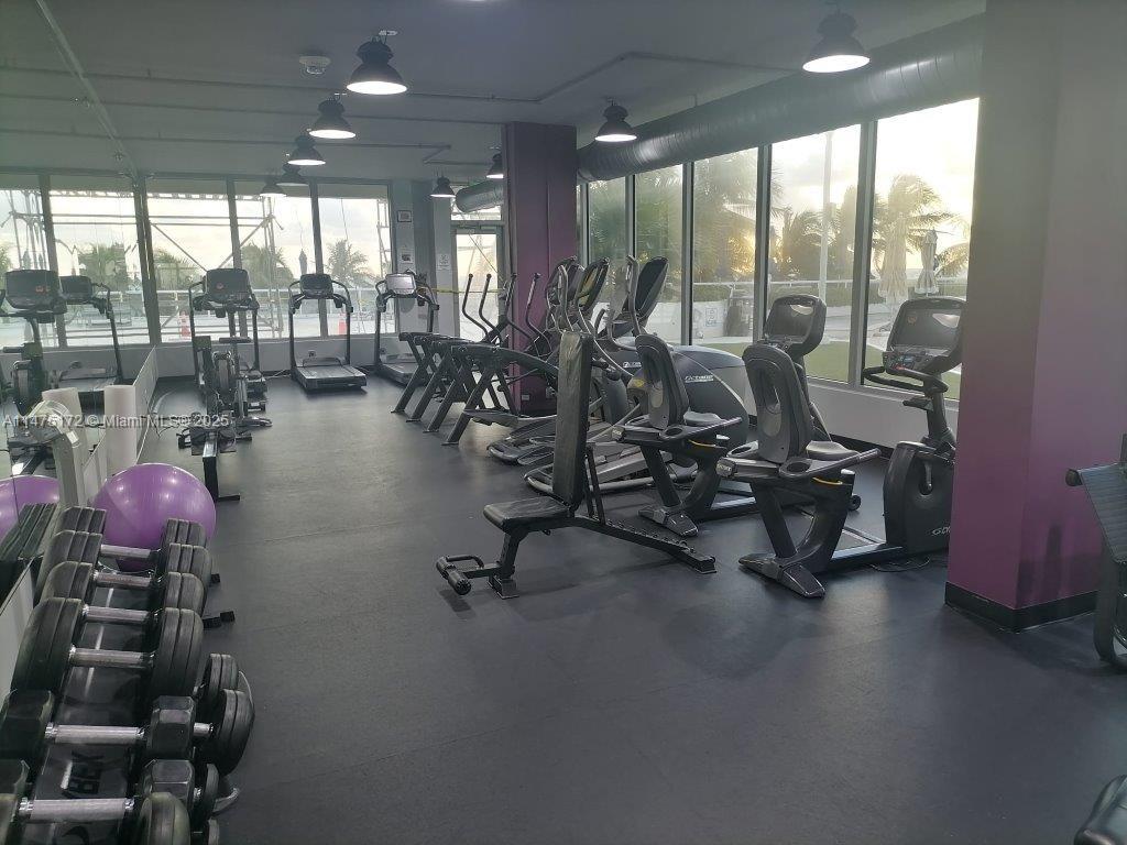THE DECOPLAGE CONDO - Residential Lease