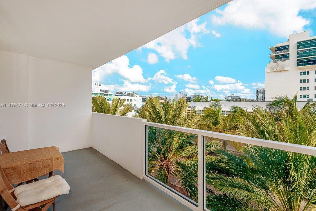 THE DECOPLAGE CONDO - Residential Lease
